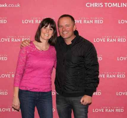 chris tomlin and wife