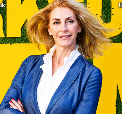 lisa hogan age